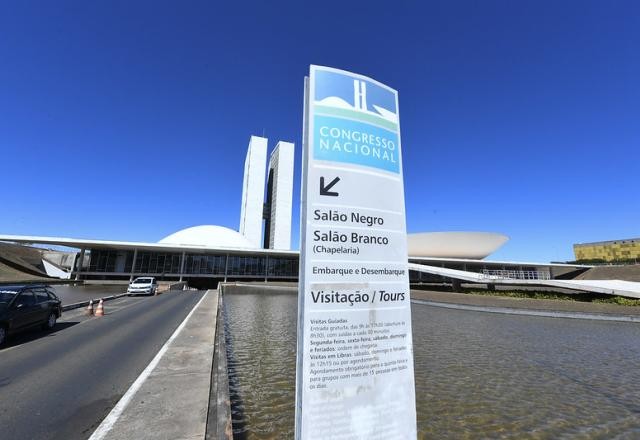 Imagem da noticia Sabatinas de Dino e Gonet e sessão do Congresso marcam semana em Brasília