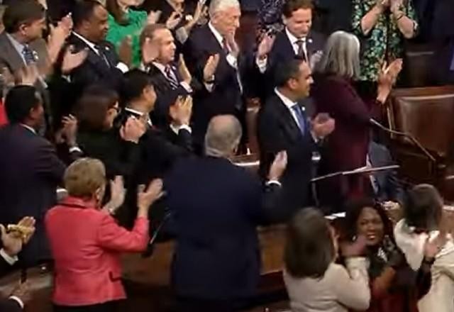 Imagem da noticia EUA: Republicanos não conseguem eleger líder e impasse continua no Congresso