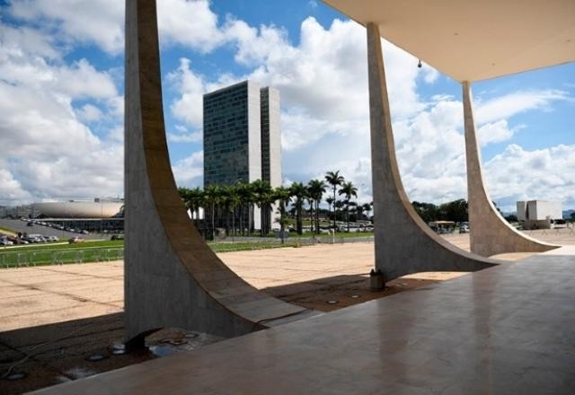 Imagem da noticia Em meio a tensões, semana terá posse no Congresso e retomada do STF