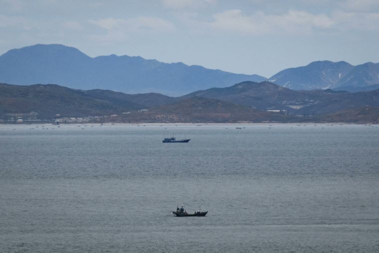 Imagem da noticia Coreia do Sul emite alerta de evacuação em ilhas após Coreia do Norte disparar mais de 200 projéteis