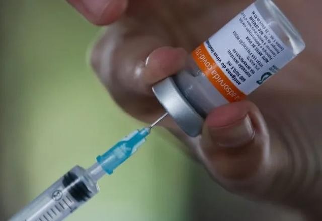 Imagem da noticia Coronavac terá versão contra variante ômicron em até  3 meses