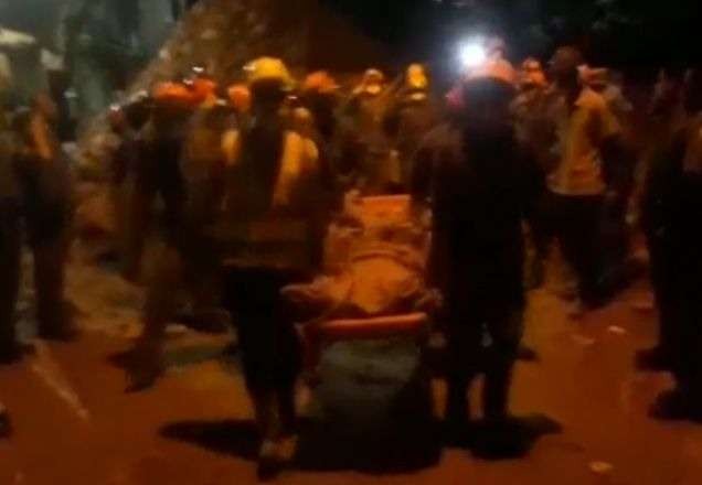 Imagem da noticia Corpo de bombeiro soterrado durante resgate é encontrado no Guarujá