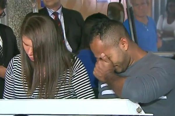 Imagem da noticia Corpo de bebê baleado ainda no útero é sepultado no Rio de Janeiro