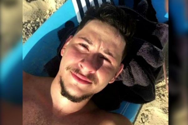 Imagem da noticia Corpo de jovem brasileiro encontrado morto na Austrália é enterrado