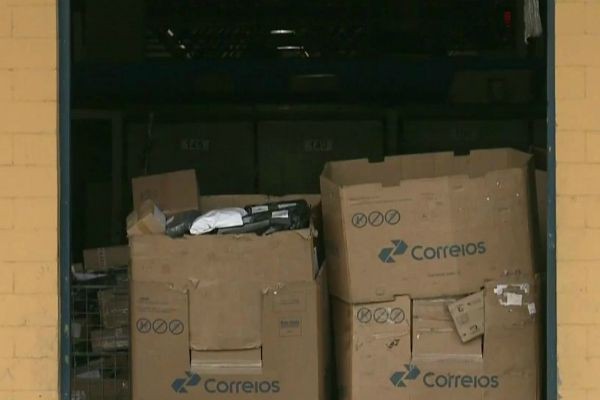 Correios deverão explicar taxa extra cobrada para entregas no RJ