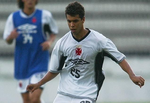 Coutinho, ex-volante do Vasco, morre aos 36 anos vítima de infarto