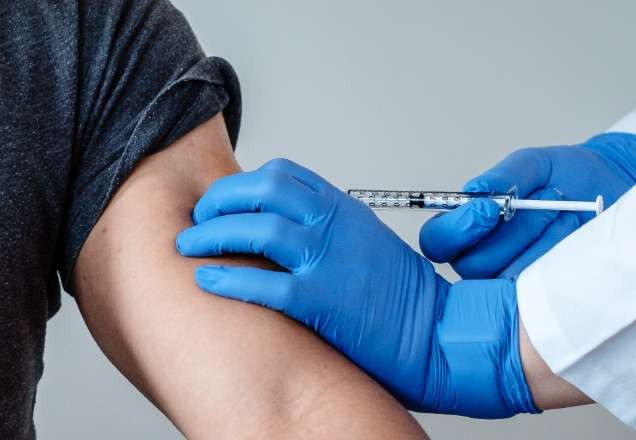 Covid-19: farmacêuticas anunciam resultados promissores em testes de vacina