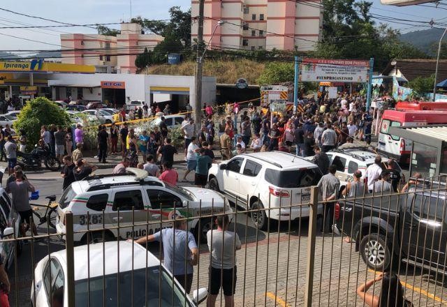 Imagem da noticia Quatro crianças morrem em ataque a creche em Blumenau (SC)