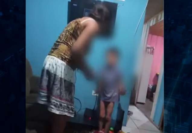 Imagem da noticia Criança de oito anos é espancada pela mãe em vídeo divulgado na internet