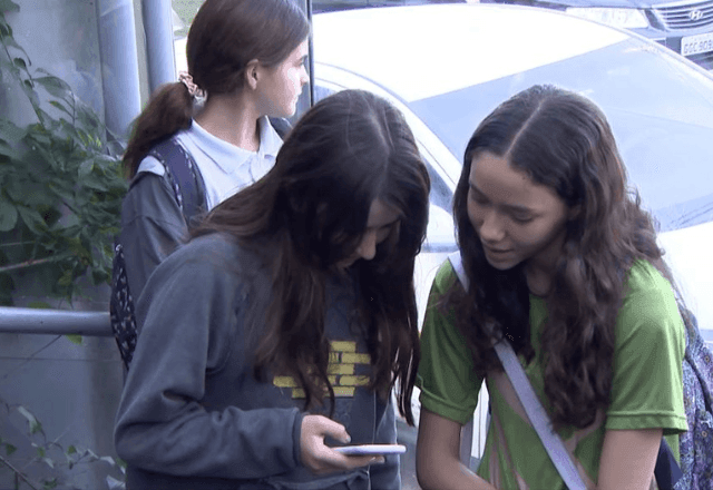 Imagem da noticia O uso de celulares nas escolas: um desafio global para a educação
