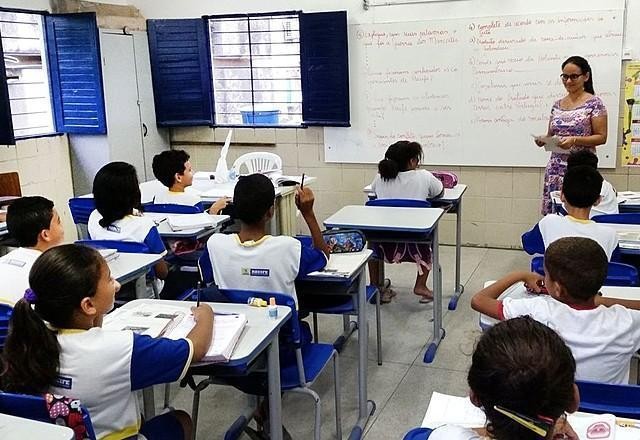 Imagem da noticia Brasil investe menos em educação que países da OCDE