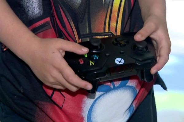 Crianças fazem compras de alto valor por meio de celulares e consoles de videogame