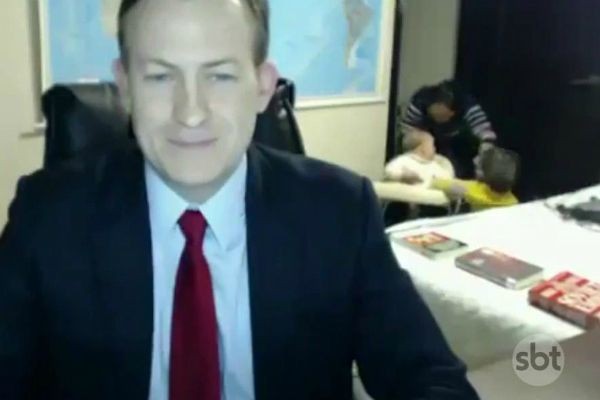 Imagem da noticia Crianças interrompem entrevista da BBC e vídeo faz sucesso na internet