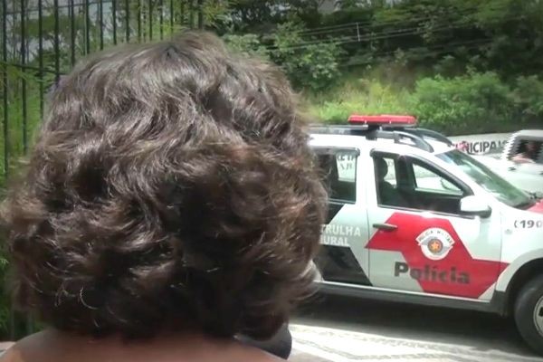 Imagem da noticia Criminosos fazem 15 pessoas reféns durante assalto a loja em SP