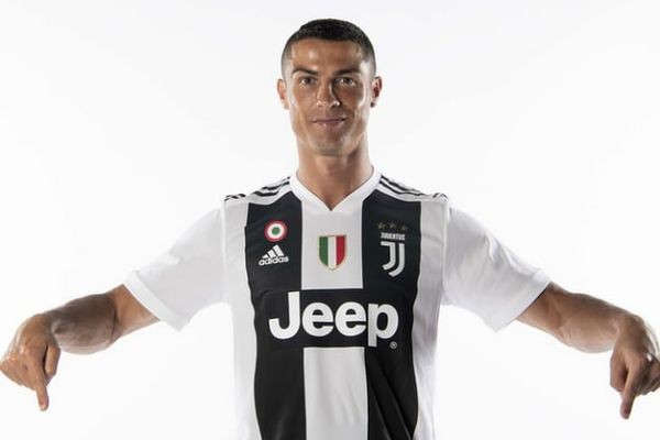 Imagem da noticia Cristiano Ronaldo é apresentado pela Juventus nesta segunda-feira 
