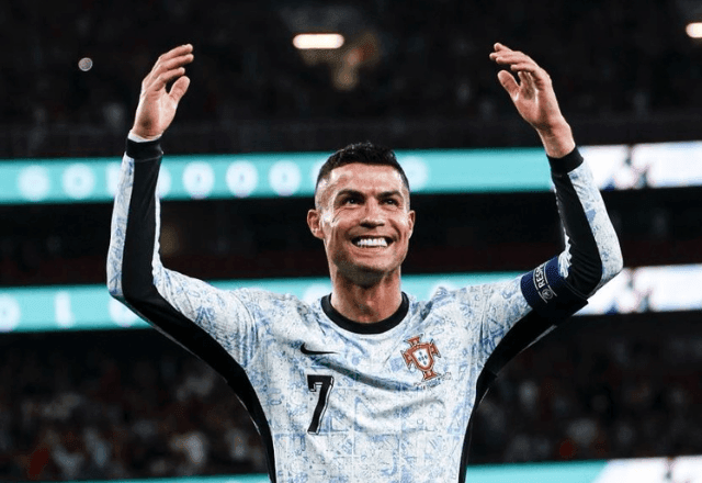 Imagem da noticia Cristiano Ronaldo bate 1 bilhão de seguidores e se torna primeiro jogador a atingir marca