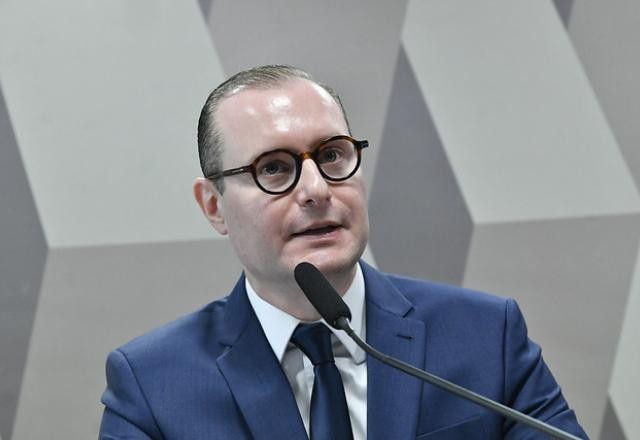 Imagem da noticia Indicação de Cristiano Zanin ao STF é aprovada em comissão do Senado