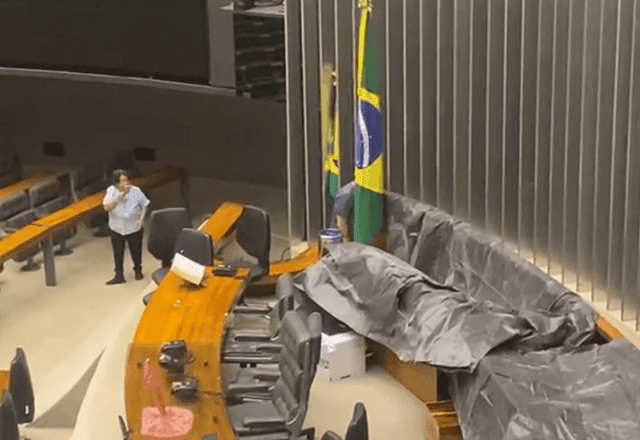Imagem da noticia Chuva invade Plenário da Câmara dos Deputados em Brasília 