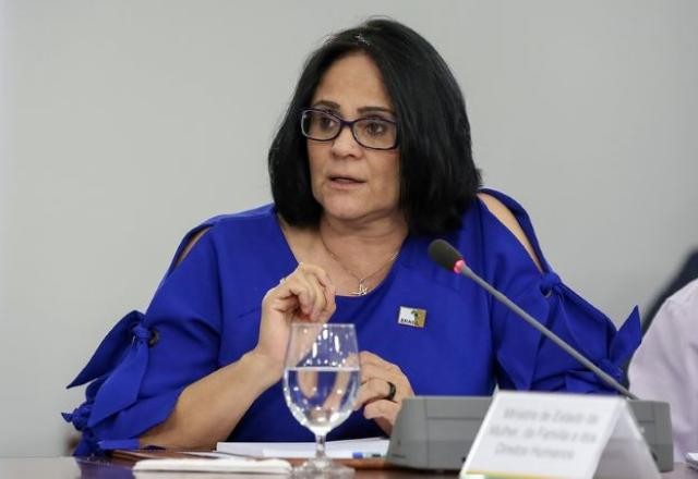 Imagem da noticia "Capeta careca" tenta atrapalhar o governo, diz Damares