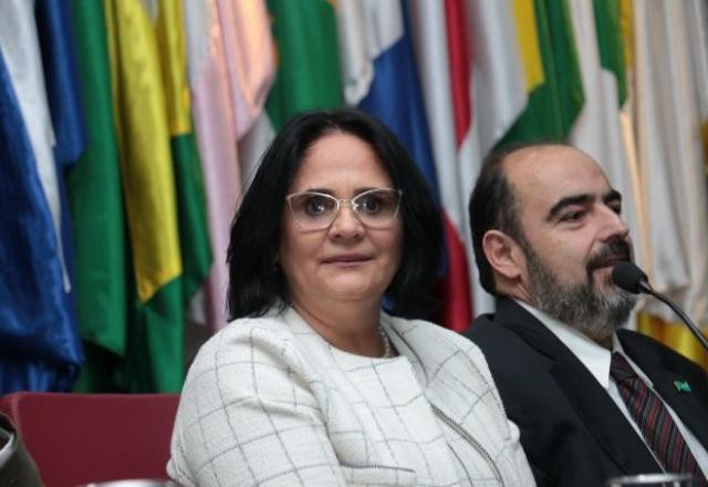 Imagem da noticia Passado um dia, ministério de Damares silencia sobre veto a absorventes