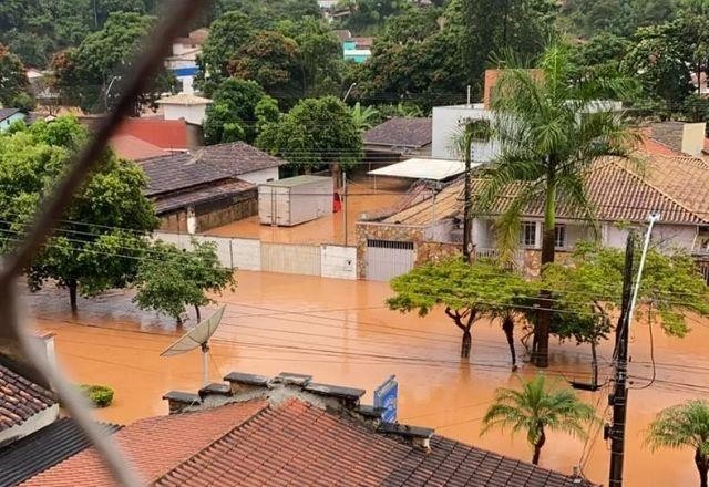 Santa Maria de Itabira entra em alerta após forte temporal