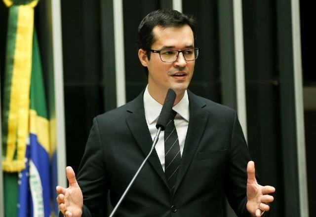 Imagem da noticia Dallagnol sinaliza apoio a Bolsonaro em eventual 2º turno contra Lula