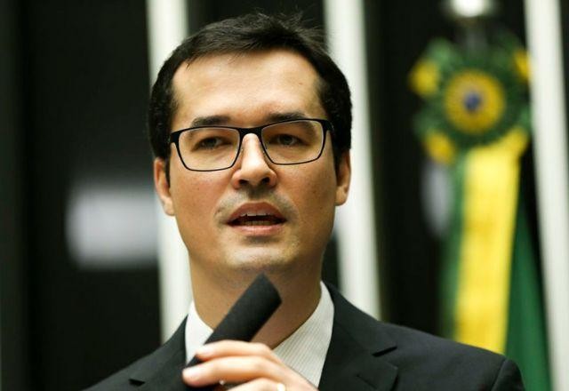 Imagem da noticia SBT News na TV: Dallagnol cassado pelo TSE; nova política de preços da Petrobras