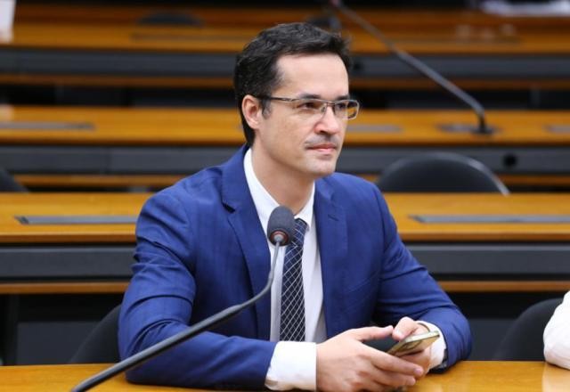 Imagem da noticia Deltan Dallagnol desiste de recorrer ao STF para retomar mandato de deputado