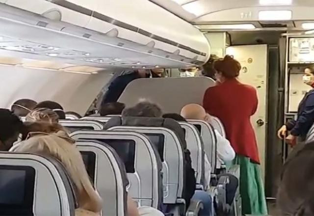 Imagem da noticia Piloto cancela decolagem para expulsar passageiro sem máscara