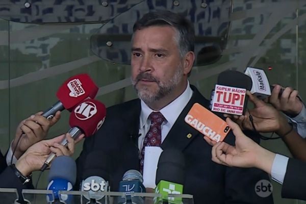 Imagem da noticia Denúncia contra Lula provoca revolta no PT