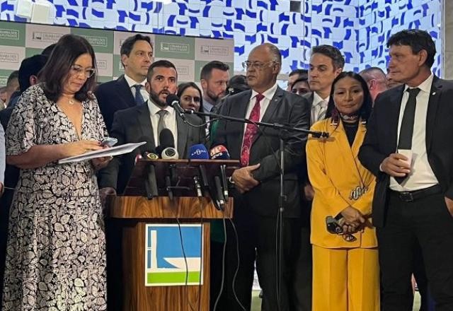 Imagem da noticia Oposição apresenta "super pedido" de impeachment contra Lula