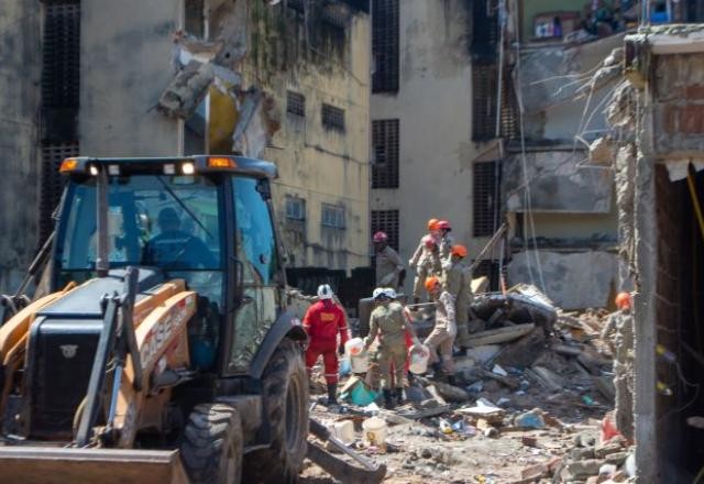 Imagem da noticia Desabamento de prédio no Grande Recife deixa 14 mortos
