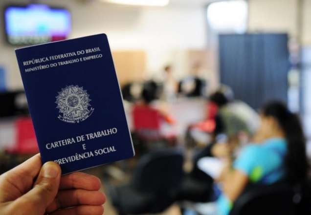 Imagem da noticia Desemprego atinge 8,3 milhões e permanece em 7,6% em janeiro