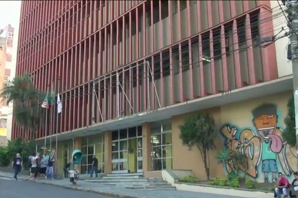 Imagem da noticia Desenhos de apologia ao nazismo são encontrados em universidade gaúcha