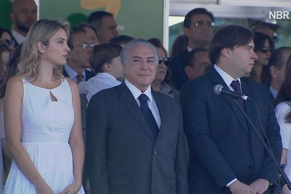 Desfile de 7 de Setembro é marcado por vaias e aplausos ao governo Temer