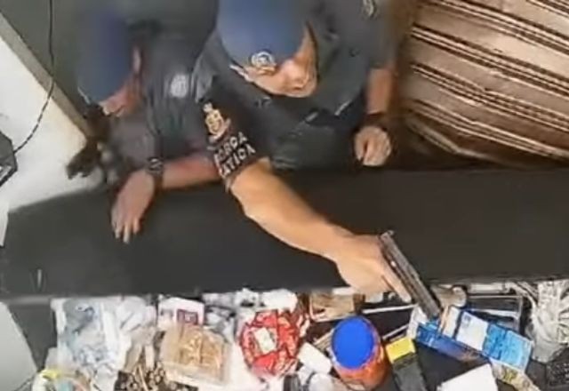 Imagem da noticia PMs são flagrados agredindo clientes de adega em Ribeirão Preto (SP) 