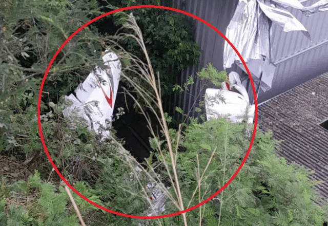 Imagem da noticia Avião de pequeno porte cai sobre galpão em Guarapari, no Espírito Santo