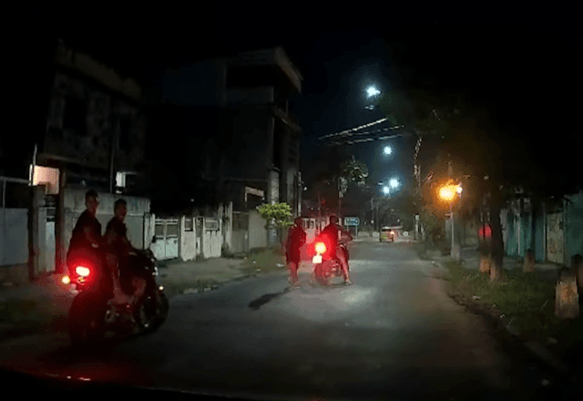 Imagem da noticia  Motorista escapa de assalto com manobra arriscada no Rio; veja o momento 