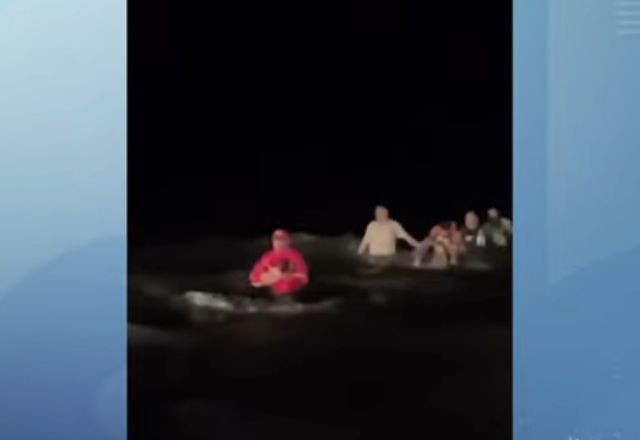 Imagem da noticia Canoa com 11 colombianos naufraga em praia do Maranhão 