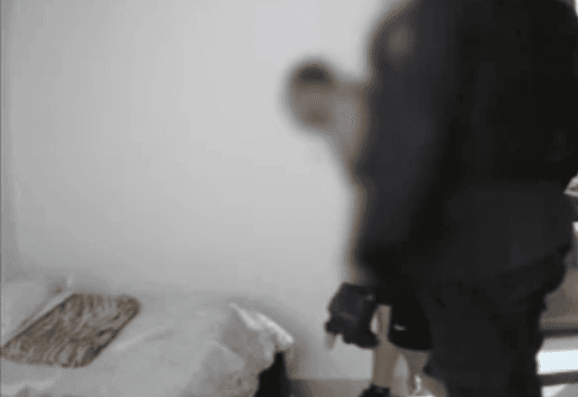 Imagem da noticia Suspeito de roubo de carro é encontrado escondido em baú de cama box 