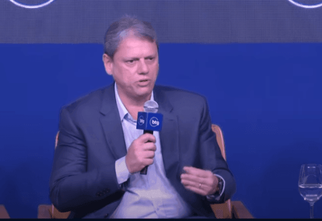Imagem da noticia "O Brasil não aguenta mais o Lula", afirma Tarcísio de Freitas em evento do agronegócio 
