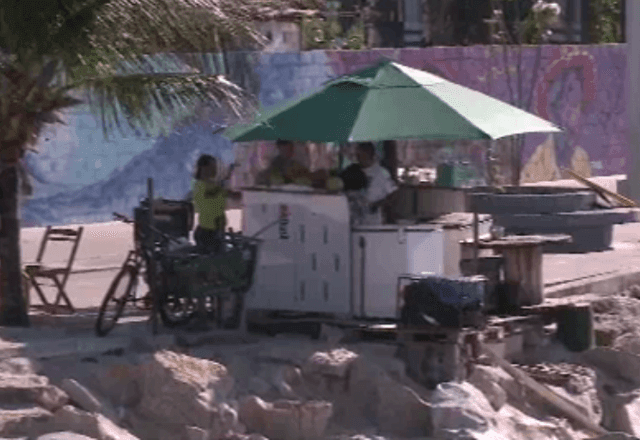 Imagem da noticia Homens são presos por ameaçar e extorquir vendedores de coco em praias de Fortaleza