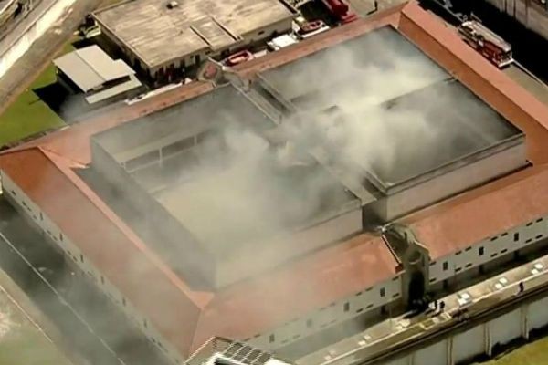Imagem da noticia Detentos incendeiam colchões durante rebelião em presídio de São Paulo