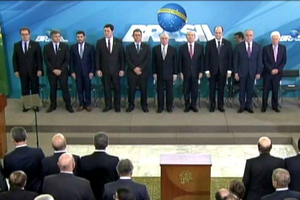 Dez novos ministros tomam posse em cerimônia no Palácio do Planalto