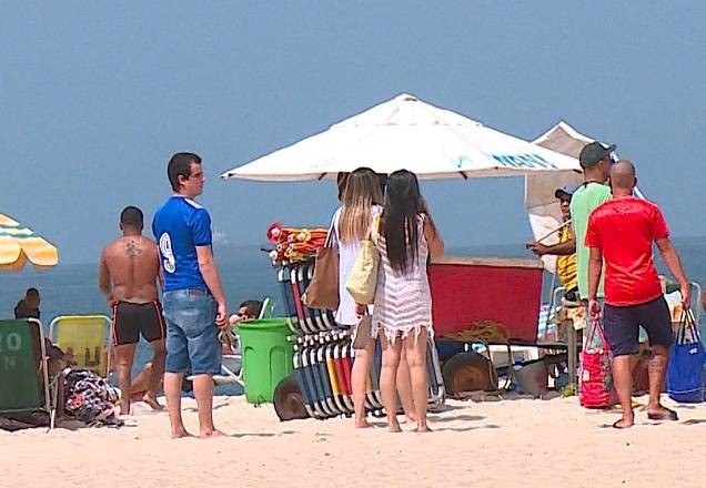 Dia de sol e aglomeração nas praias do Rio de Janeiro