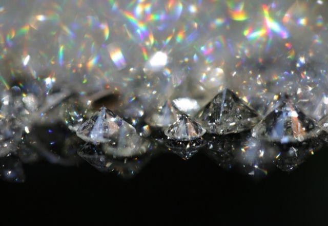 Imagem da noticia Diamante do tamanho de um ovo é leiloado por mais de R$ 111 milhões