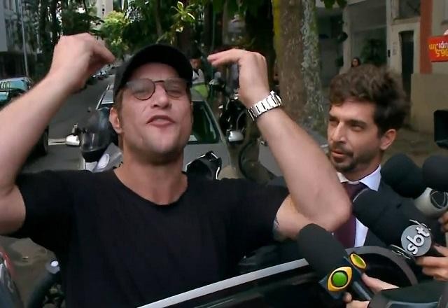 Imagem da noticia Diego Alemão é solto no Rio e xinga jornalistas: "Bando de urubus"