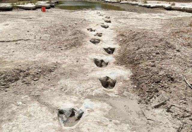 Imagem da noticia Seca revela pegadas de dinossauros de 113 milhões de anos no Texas