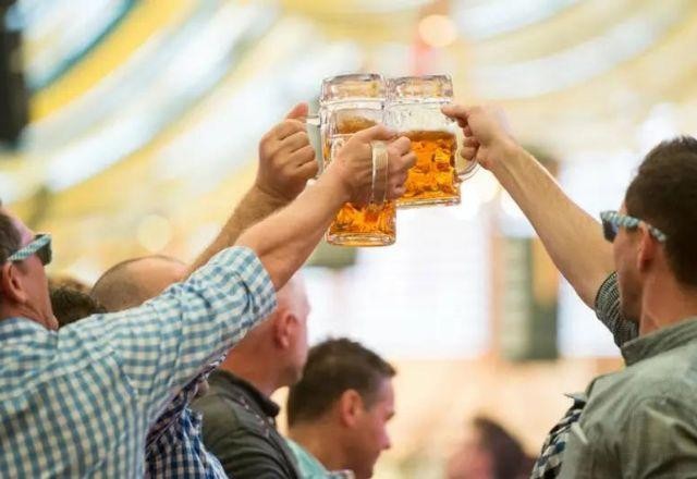 Imagem da noticia Oktoberfest começa na Alemanha e deve atrair 6 milhões de pessoas