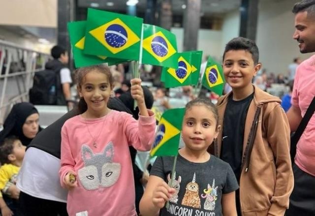 Nove mulheres e 17 crianças estão no grupo de brasileiros que deixou a Faixa de Gaza